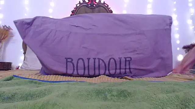 Snapshot of SilkenSin chatting on 11.17.25 SilkenSin online show from 11.17.25