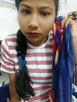 Snapshot of Vaani_Cutie chatting on 10.05.25 Vaani Cutie online show from 10.05.25