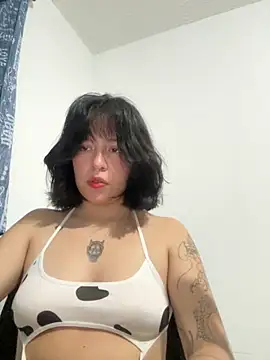 Snapshot of aliciia_23 chatting on 10.15.25 aliciia 23 online show from 10.15.25