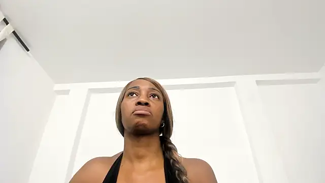 Snapshot of Ebony_danik chatting on 10.18.25 Ebony danik online show from 10.18.25