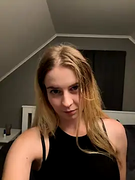 Snapshot of ellieen chatting on 10.11.25 ellieen online show from 10.11.25