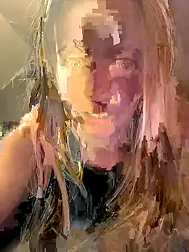 Snapshot of ellieen chatting on 11.05.25 ellieen online show from 11.05.25