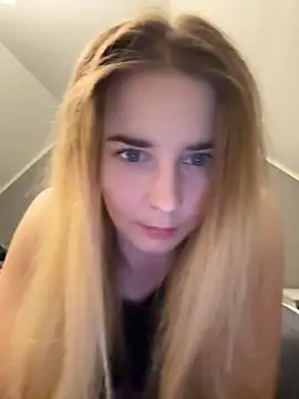 Snapshot of ellieen chatting on 11.09.25 ellieen online show from 11.09.25