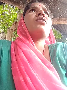Snapshot of Hot_Seema83 chatting on 10.04.25 Hot Seema83 online show from 10.04.25