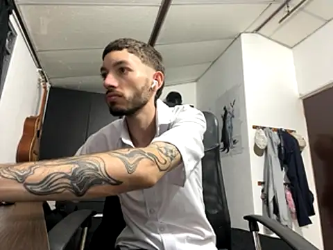 Snapshot of sarabiaarevalo chatting on 10.18.25 sarabiaarevalo online show from 10.18.25