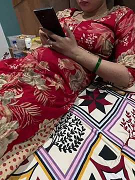 Snapshot of LustySundari chatting on 10.30.25 LustySundari online show from 10.30.25