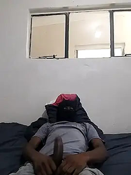 Snapshot of dumbBroke chatting on 11.07.25 dumbBroke online show from 11.07.25