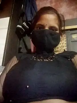 Snapshot of Sona_42i chatting on 10.05.25 Sona 42i online show from 10.05.25