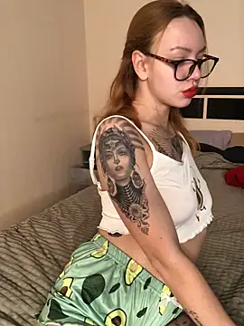 Snapshot of Amore_Mia_ chatting on 11.12.25 Amore Mia online show from 11.12.25