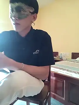 Snapshot of thienlong05 chatting on 09.14.25 thienlong05 online show from 09.14.25