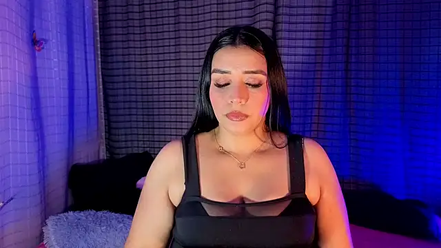 Kayleemorales online show from 10.23.25