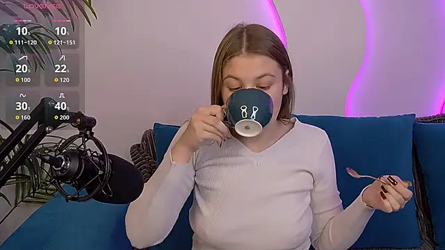 MelanieHenders online show from 09.15.25