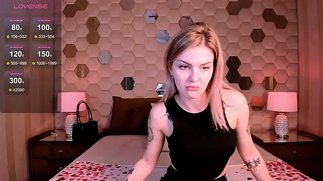 Snapshot of NaomiSol chatting on 09.17.25 NaomiSol online show from 09.17.25