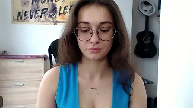 Snapshot of HotAnna2004 chatting on 09.13.25 HotAnna2004 online show from 09.13.25