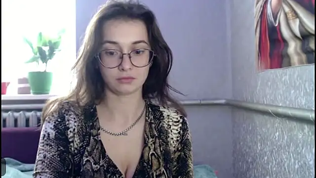 Snapshot of HotAnna2004 chatting on 10.25.25 HotAnna2004 online show from 10.25.25