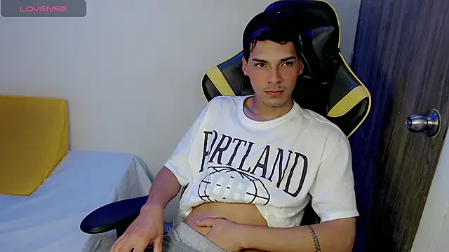 Snapshot of yankees_ chatting on 10.01.25 yankees online show from 10.01.25