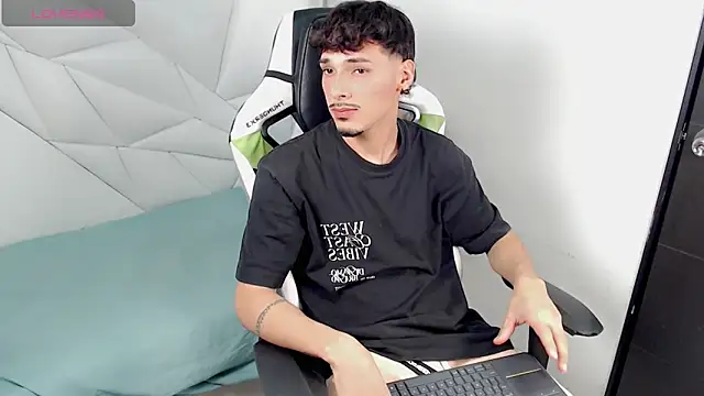 Snapshot of yankees_ chatting on 11.16.25 yankees online show from 11.16.25