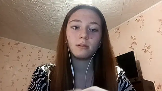Snapshot of Sophiecuttie chatting on 09.19.25 Sophiecuttie online show from 09.19.25