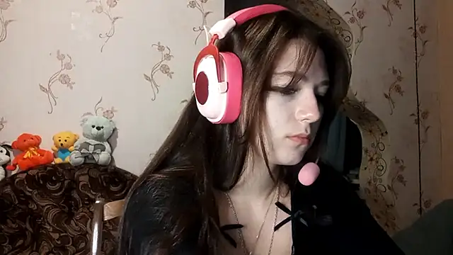 Snapshot of Sophiecuttie chatting on 10.14.25 Sophiecuttie online show from 10.14.25