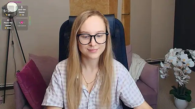 SoonMoor online show from 12.04.25