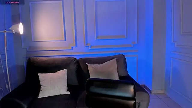 LucyWeiss  online show from 11.07.25