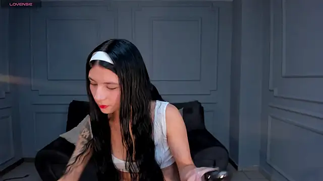 LaurentConnor online show from 10.31.25