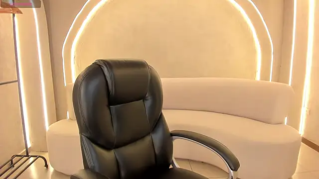 NinaBlum online show from 11.07.25