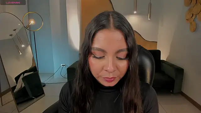 NinaBlum online show from 11.26.25