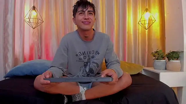 Snapshot of arion_sherwind chatting on 09.08.25 arion sherwind online show from 09.08.25