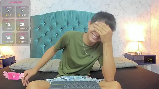 Snapshot of arion_sherwind chatting on 09.23.25 arion sherwind online show from 09.23.25