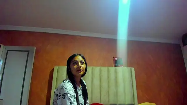 Naomi 205 online show from 11.19.25