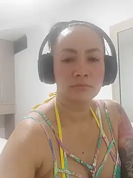 Snapshot of Anilina1212 chatting on 10.28.25 Anilina1212 online show from 10.28.25