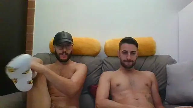 Amicisegreti online show from 10.18.25