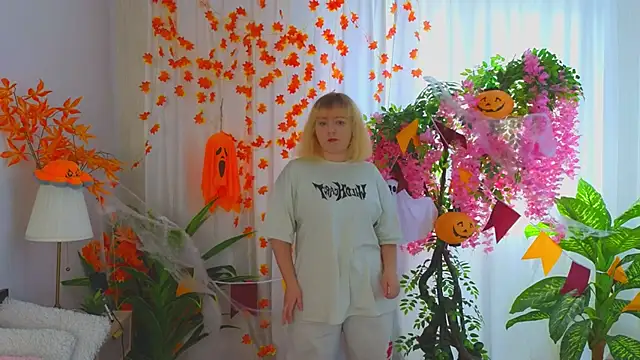 Snapshot of DianaJacobs chatting on 11.08.25 DianaJacobs online show from 11.08.25