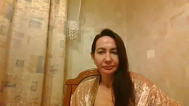 Snapshot of Velyshaa chatting on 11.02.25 Velyshaa online show from 11.02.25