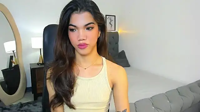 Snapshot of CassieSommereux chatting on 10.16.25 CassieSommereux online show from 10.16.25