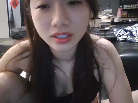 Snapshot of Amy-bb chatting on 09.17.25 Amy-bb online show from 09.17.25