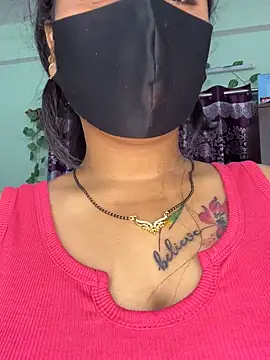 Snapshot of V-Hot-Sweti chatting on 09.13.25 V-Hot-Sweti online show from 09.13.25