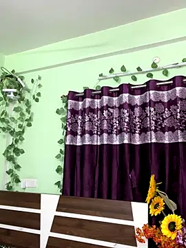 Snapshot of V-Hot-Sweti chatting on 09.20.25 V-Hot-Sweti online show from 09.20.25