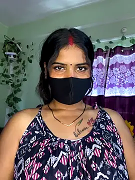 Snapshot of V-Hot-Sweti chatting on 09.25.25 V-Hot-Sweti online show from 09.25.25