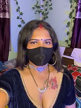 Snapshot of V-Hot-Sweti chatting on 09.28.25 V-Hot-Sweti online show from 09.28.25