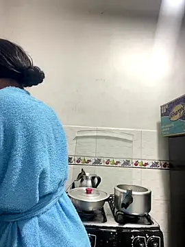 zaracollins01 online show from 10.21.25