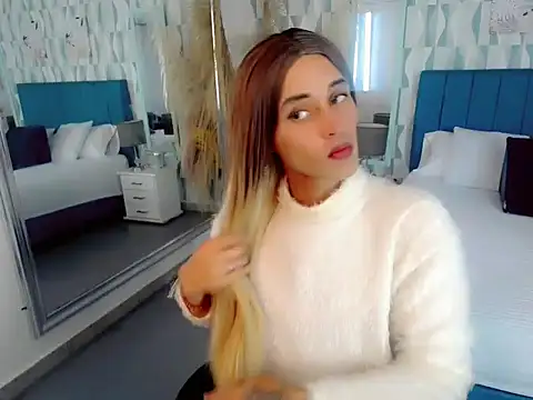 Snapshot of samantha_bliss chatting on 10.12.25 samantha bliss online show from 10.12.25