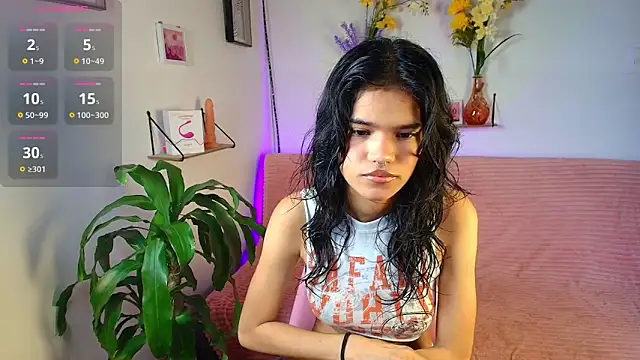 Snapshot of emycarver09 chatting on 10.17.25 emycarver09 online show from 10.17.25
