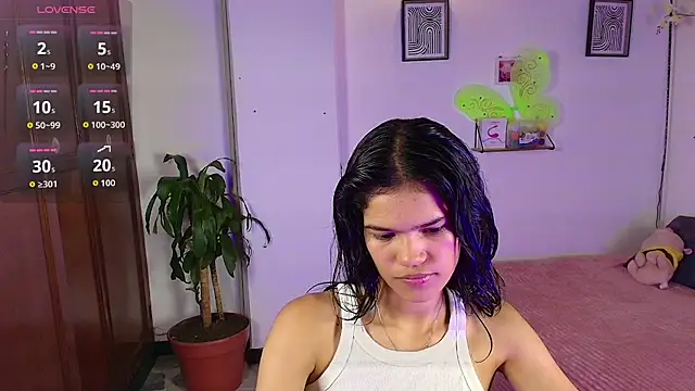 emycarver09 online show from 11.02.25