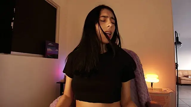 Snapshot of violethun_ chatting on 10.19.25 violethun online show from 10.19.25