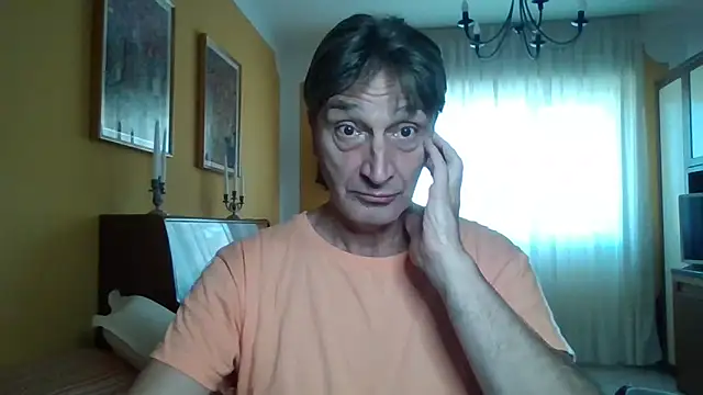 Snapshot of lattediyak chatting on 10.07.25 lattediyak online show from 10.07.25