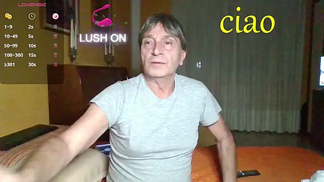 Snapshot of lattediyak chatting on 10.13.25 lattediyak online show from 10.13.25