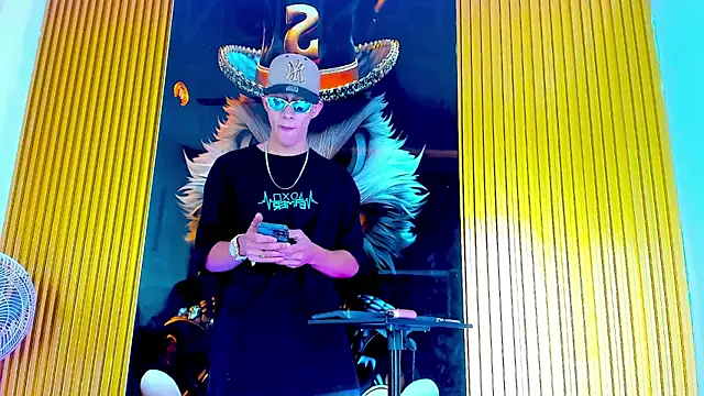 Dante Brown1  online show from 10.08.25