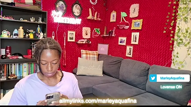 Snapshot of MarleyAquafina chatting on 09.22.25 MarleyAquafina online show from 09.22.25